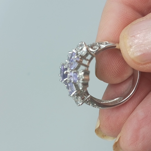 Elegant Silver and Purple Gemstone Ring - Picture 3 of 9